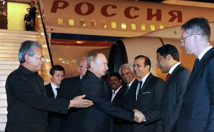 Визит российской делегации во главе с президентом РФ в Индию. Встреча в аэропорту.