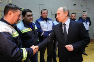 Президент РФ посетил Крым и запустил первую линию энергомоста. На снимке: Путин в Крымэнерго