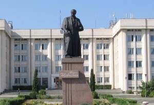 Памятник Шевченко у Гагаринской администрации в Севастополе