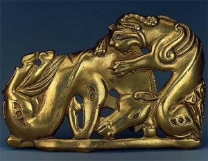 Крылатый лев убивает коня - артефакт скифского золото, которые намерено присвоить себе Бандеровская Украина